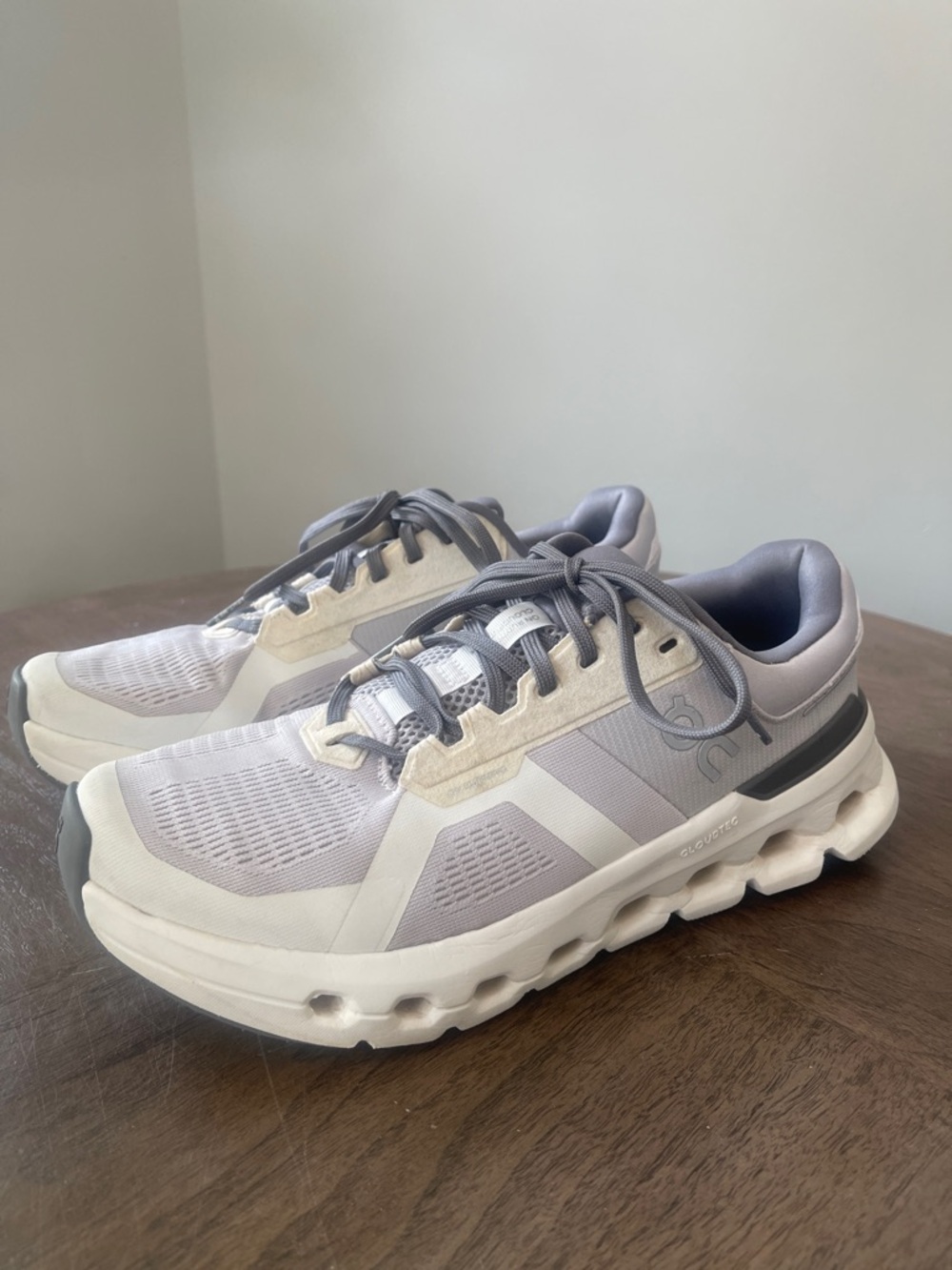 Women’s On Cloudrunner 2 Sz 9-1/2